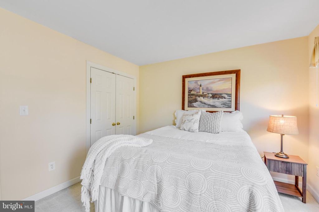 Image 27 of property listing at 126 SEAHAWK LN, Edgewater, MD 21037