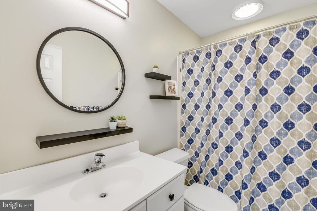 Image 28 of property listing at 126 SEAHAWK LN, Edgewater, MD 21037