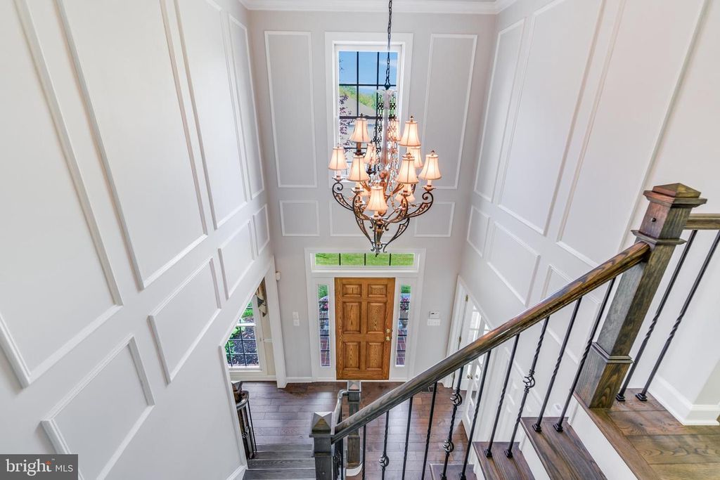 Image 3 of property listing at 126 SEAHAWK LN, Edgewater, MD 21037