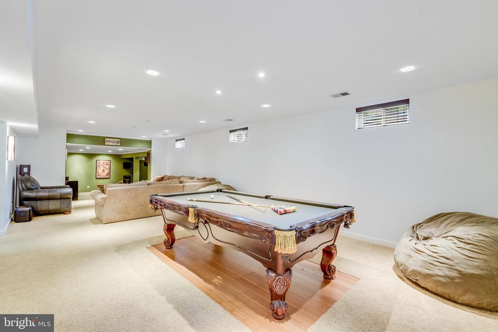 Image 32 of property listing at 126 SEAHAWK LN, Edgewater, MD 21037