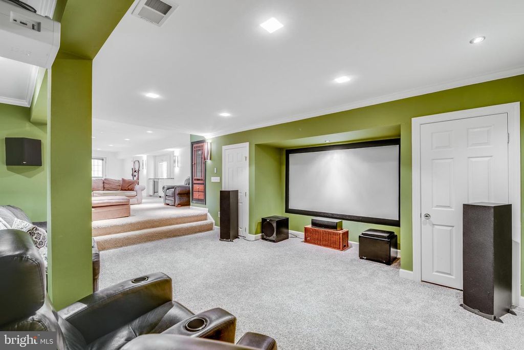 Image 34 of property listing at 126 SEAHAWK LN, Edgewater, MD 21037