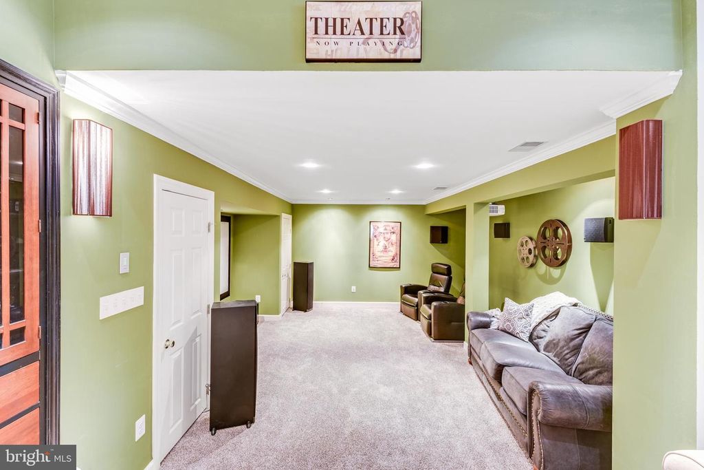 Image 35 of property listing at 126 SEAHAWK LN, Edgewater, MD 21037