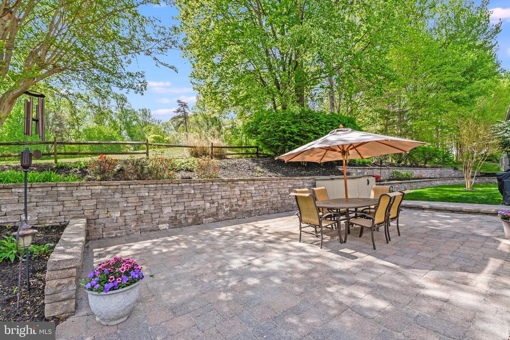 Image 36 of property listing at 126 SEAHAWK LN, Edgewater, MD 21037