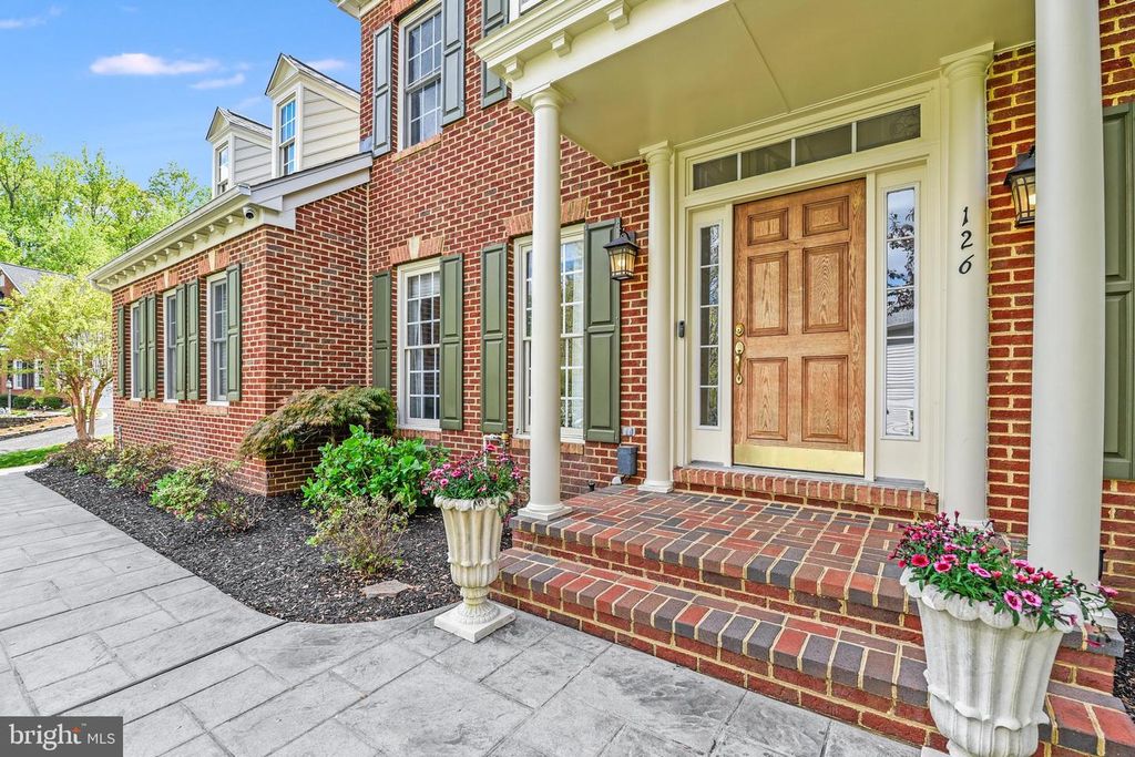 Image 40 of property listing at 126 SEAHAWK LN, Edgewater, MD 21037