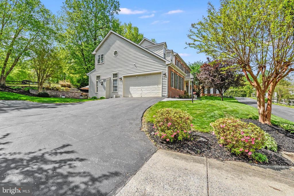 Image 41 of property listing at 126 SEAHAWK LN, Edgewater, MD 21037