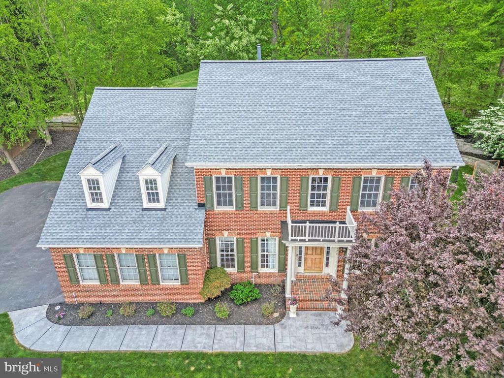 Image 43 of property listing at 126 SEAHAWK LN, Edgewater, MD 21037