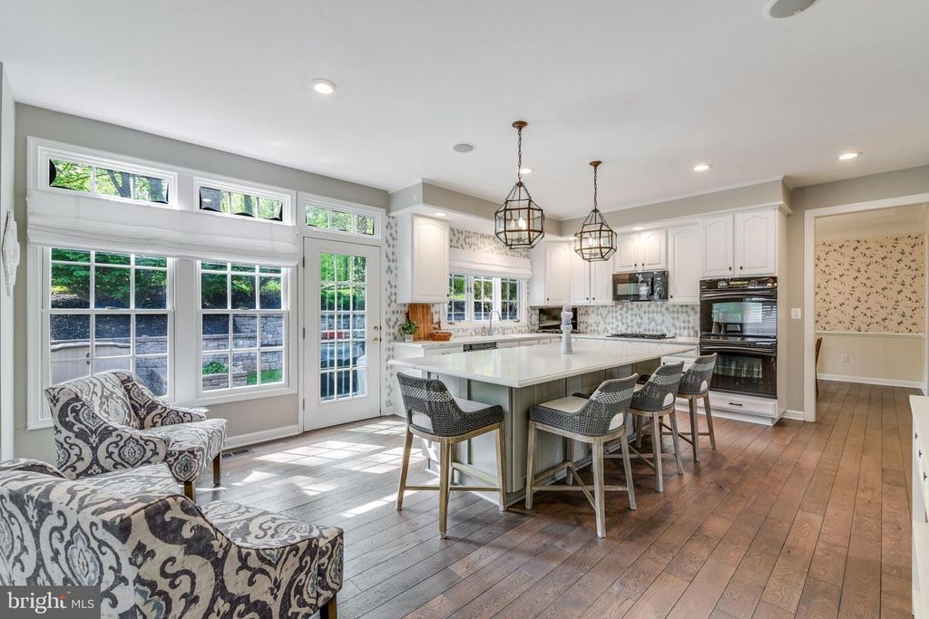 Image 5 of property listing at 126 SEAHAWK LN, Edgewater, MD 21037