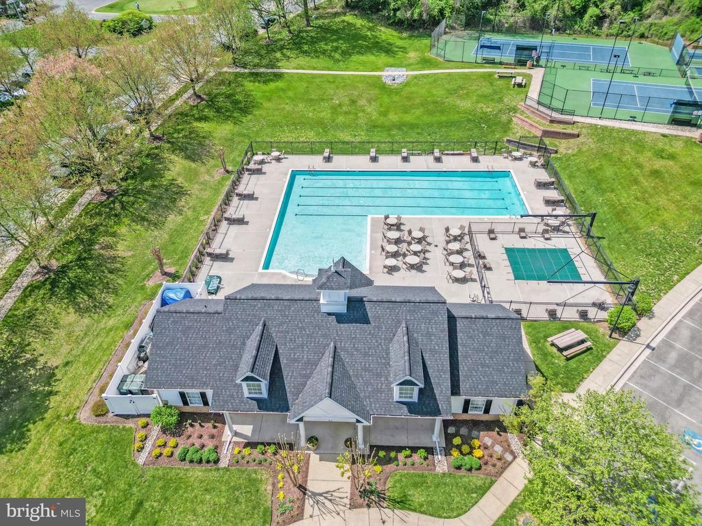 Image 50 of property listing at 126 SEAHAWK LN, Edgewater, MD 21037