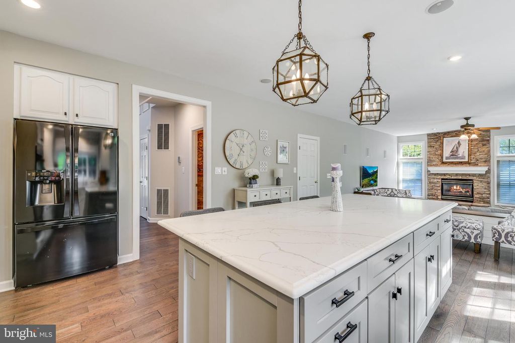 Image 7 of property listing at 126 SEAHAWK LN, Edgewater, MD 21037