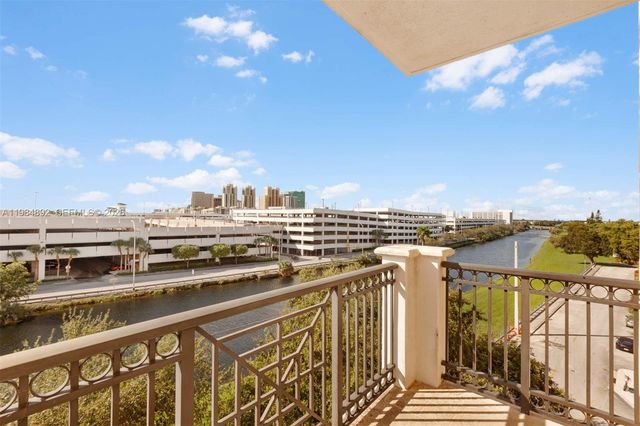 8390 SW 72nd Ave 412, Miami, FL 33143