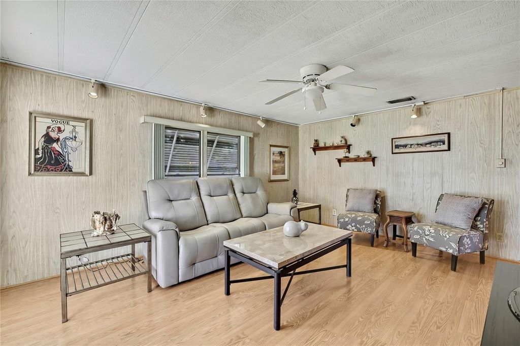 Image 4 of property listing at 3141 NANTUCKET DRIVE, Holiday, FL 34690