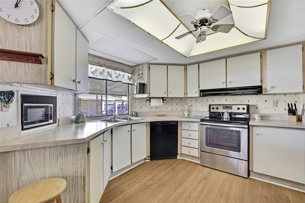 Image 7 of property listing at 3141 NANTUCKET DRIVE, Holiday, FL 34690