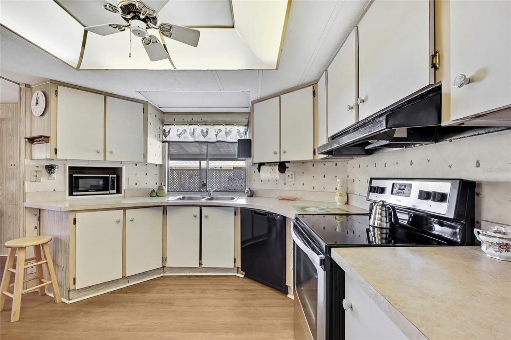 Image 8 of property listing at 3141 NANTUCKET DRIVE, Holiday, FL 34690