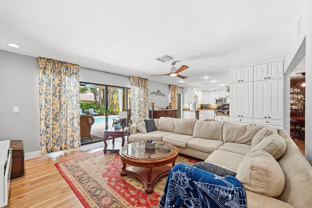 9922 NW 19th Street, Coral Springs, FL 33071