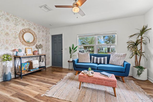 827 Nathan Hale Road, West Palm Beach, FL 33405