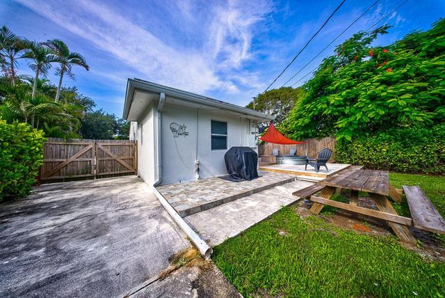 827 Nathan Hale Road, West Palm Beach, FL 33405