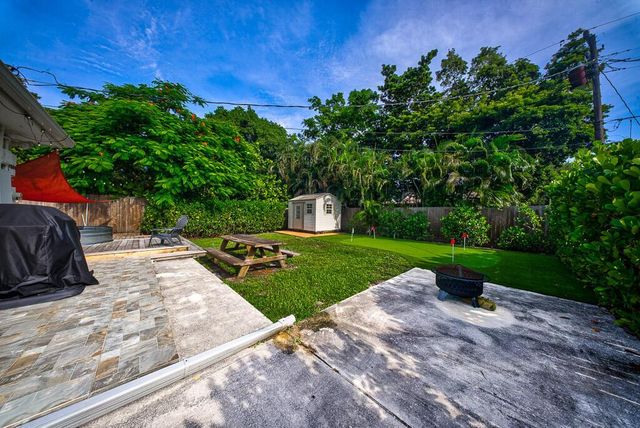 827 Nathan Hale Road, West Palm Beach, FL 33405