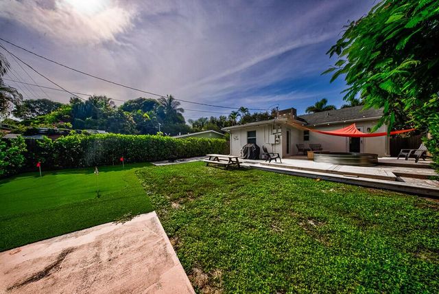 827 Nathan Hale Road, West Palm Beach, FL 33405