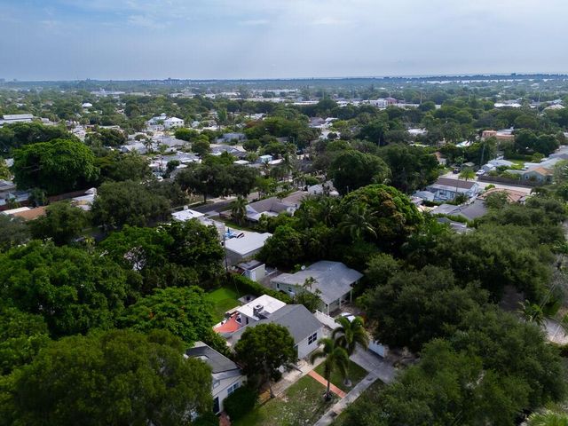 827 Nathan Hale Road, West Palm Beach, FL 33405