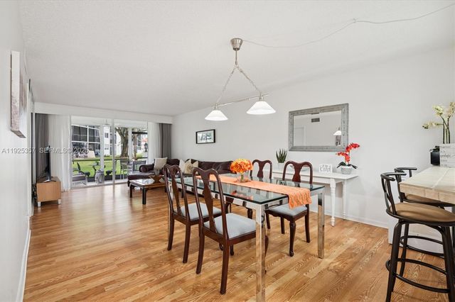 9511 N Hollybrook Lake Dr 108, Pembroke Pines, FL 33025