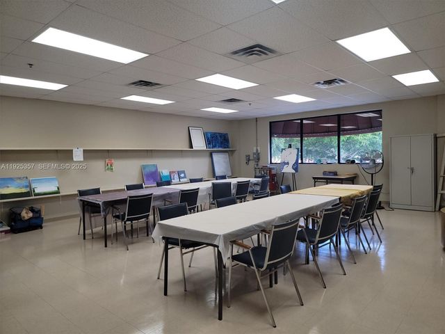 9511 N Hollybrook Lake Dr 108, Pembroke Pines, FL 33025