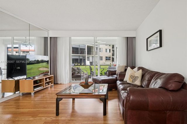 9511 N Hollybrook Lake Dr 108, Pembroke Pines, FL 33025