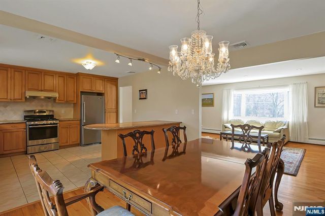 81 Queen Court, Hillsdale, NJ 07642