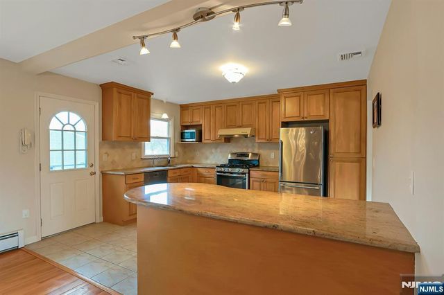 81 Queen Court, Hillsdale, NJ 07642