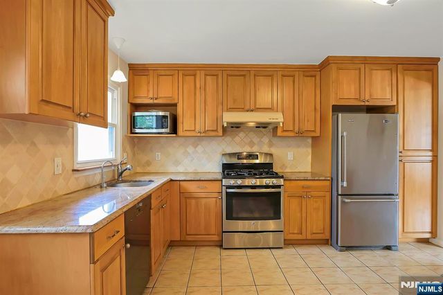 81 Queen Court, Hillsdale, NJ 07642