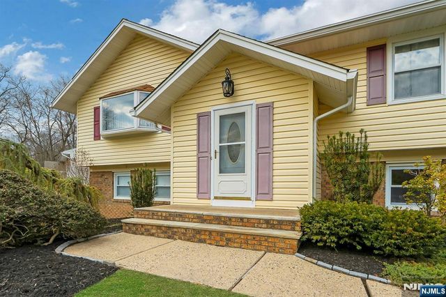 81 Queen Court, Hillsdale, NJ 07642