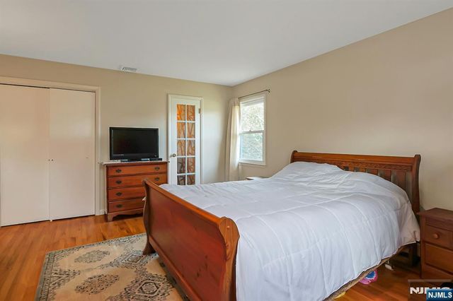 81 Queen Court, Hillsdale, NJ 07642