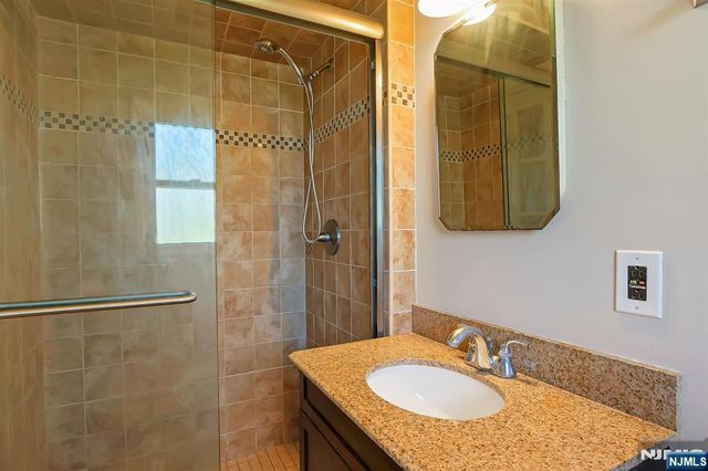 81 Queen Court, Hillsdale, NJ 07642