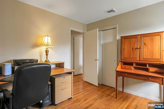 81 Queen Court, Hillsdale, NJ 07642