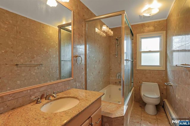 81 Queen Court, Hillsdale, NJ 07642