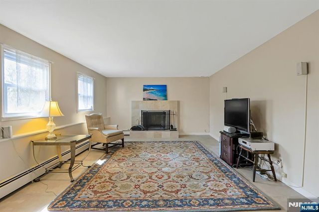 81 Queen Court, Hillsdale, NJ 07642