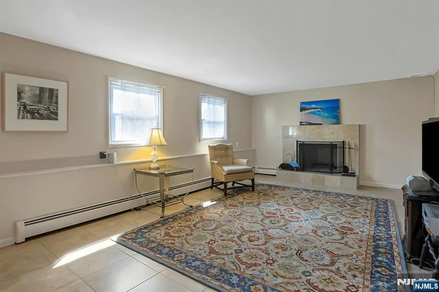 81 Queen Court, Hillsdale, NJ 07642