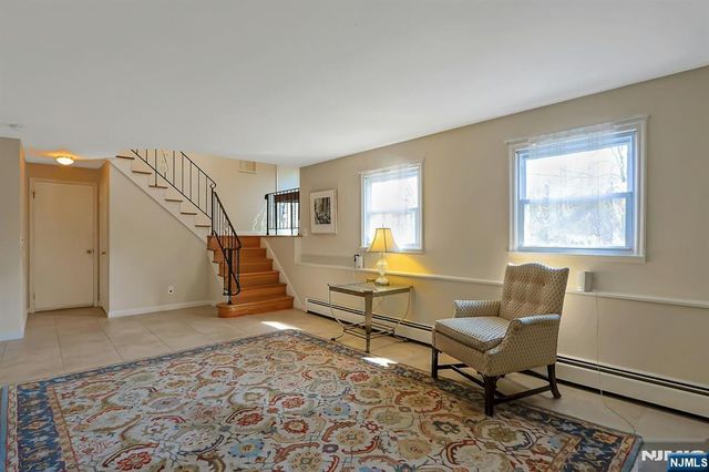 81 Queen Court, Hillsdale, NJ 07642