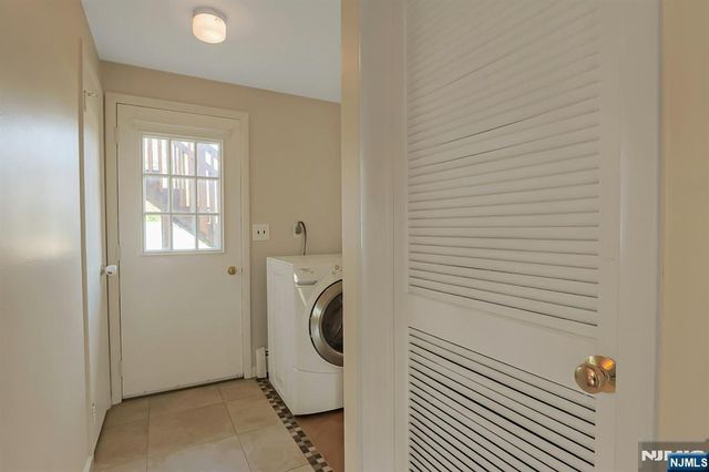 81 Queen Court, Hillsdale, NJ 07642