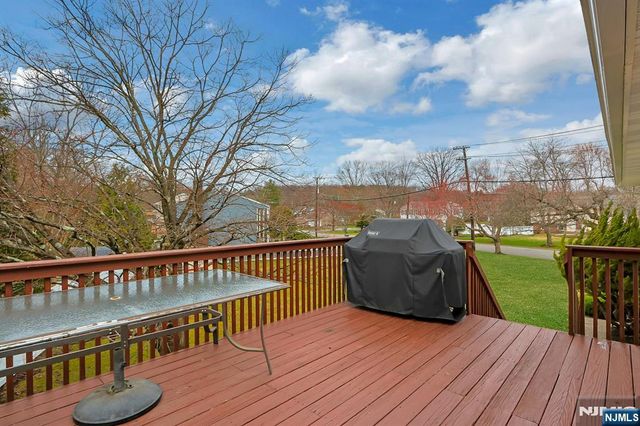 81 Queen Court, Hillsdale, NJ 07642