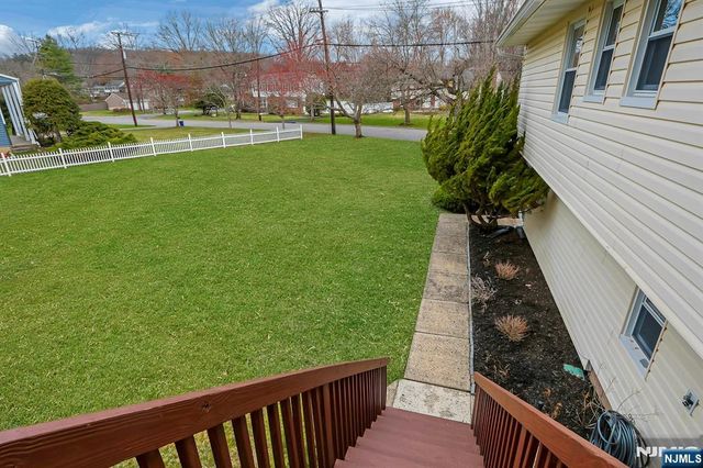 81 Queen Court, Hillsdale, NJ 07642