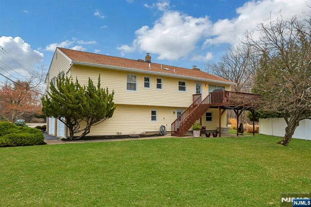 81 Queen Court, Hillsdale, NJ 07642