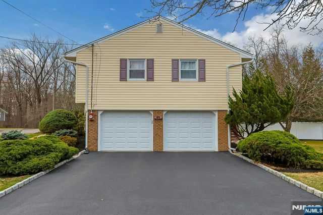 81 Queen Court, Hillsdale, NJ 07642