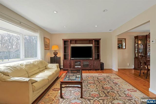 81 Queen Court, Hillsdale, NJ 07642