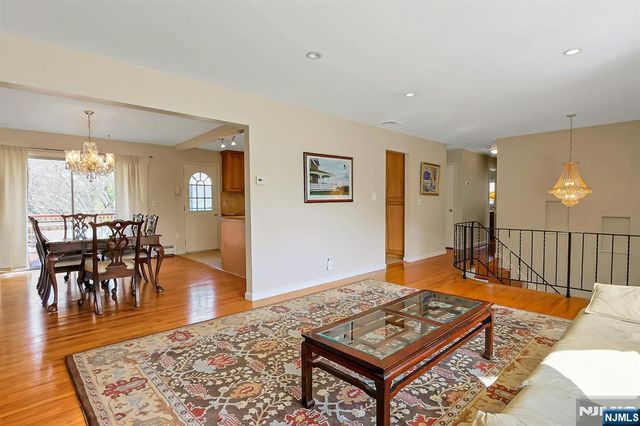 81 Queen Court, Hillsdale, NJ 07642