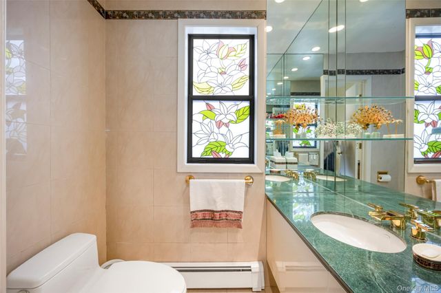 27 Bond Street B, Great Neck, NY 11021