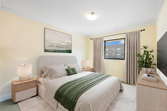 27 Bond Street B, Great Neck, NY 11021