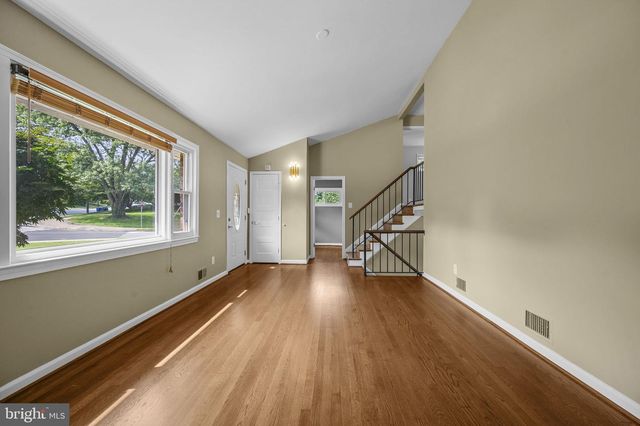 4216 SIDEBURN RD, Fairfax, VA 22030