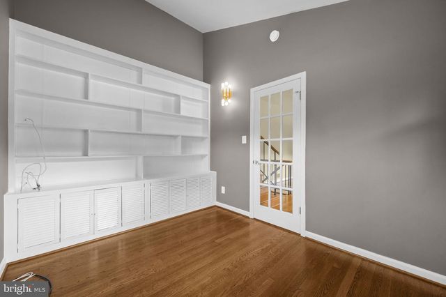 4216 SIDEBURN RD, Fairfax, VA 22030