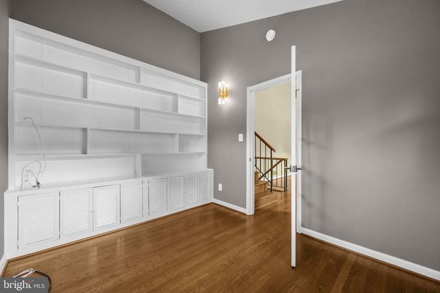 4216 SIDEBURN RD, Fairfax, VA 22030