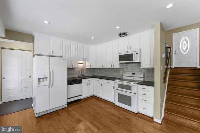 4216 SIDEBURN RD, Fairfax, VA 22030